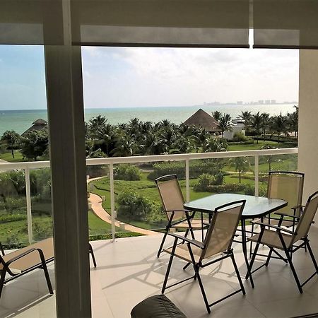 Swim The Caribbean & Work With A View Cancún Exterior foto