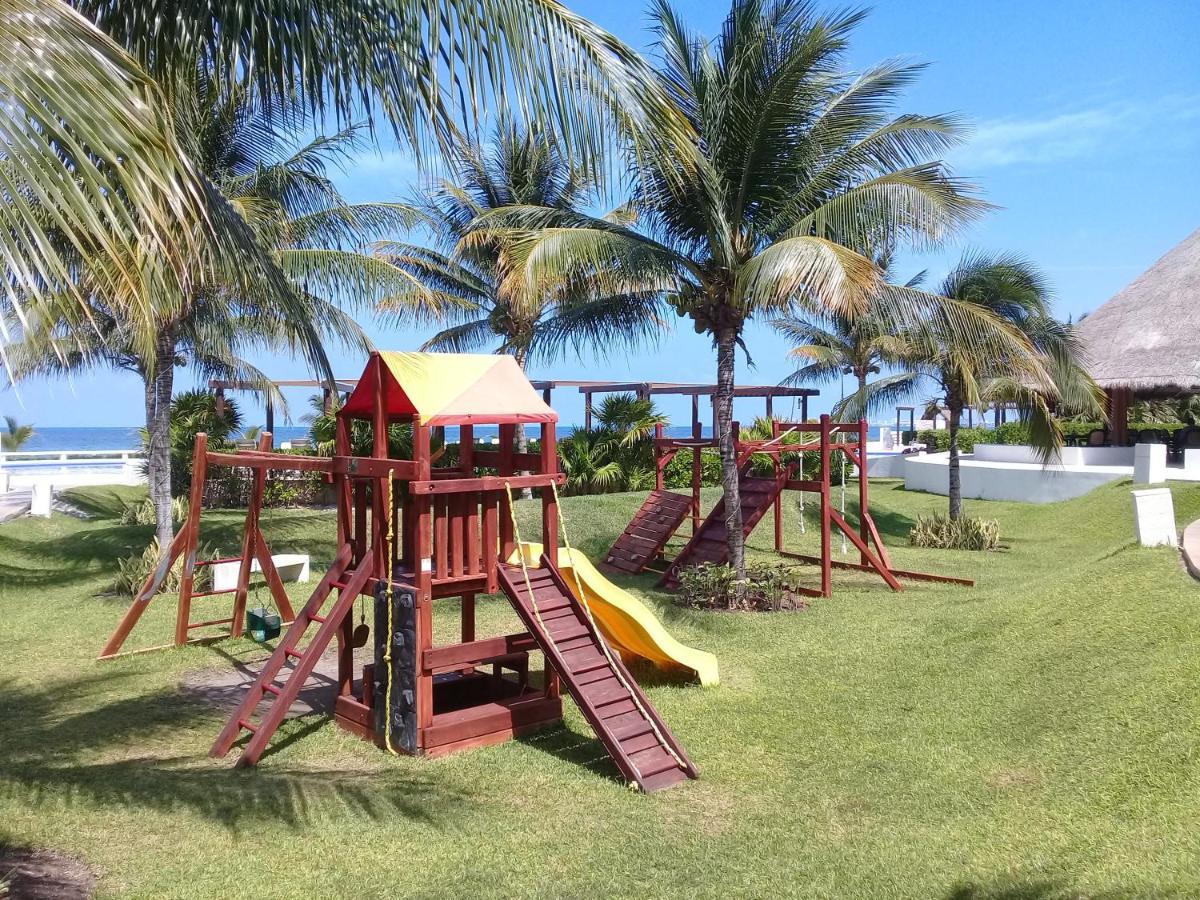 Swim The Caribbean & Work With A View Cancún Exterior foto