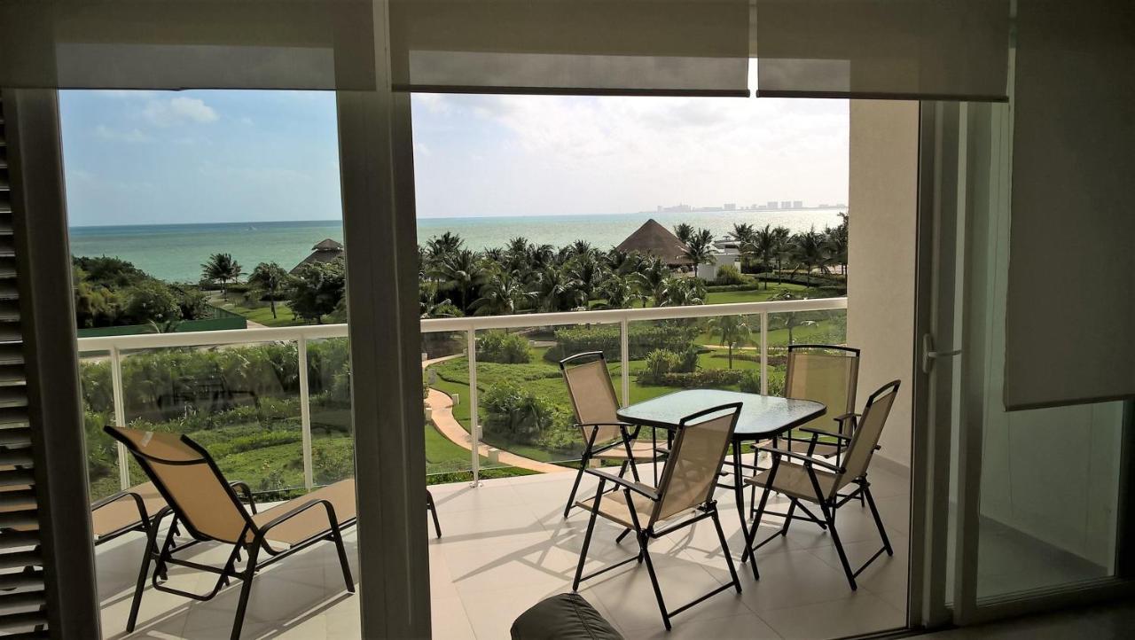 Swim The Caribbean & Work With A View Cancún Exterior foto