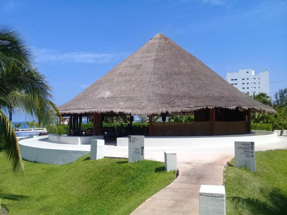 Swim The Caribbean & Work With A View Cancún Exterior foto