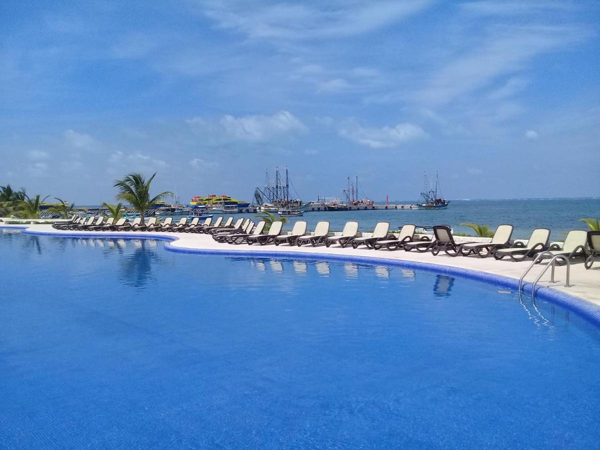 Swim The Caribbean & Work With A View Cancún Exterior foto